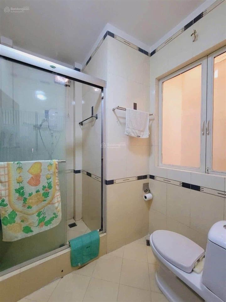 Xoay tiền bán gấp nhà lê thị hồng gấmquận 1 giá 4tỷ99 gần chợ bến thành dt 62,4m2 cho thuê 28tr/th