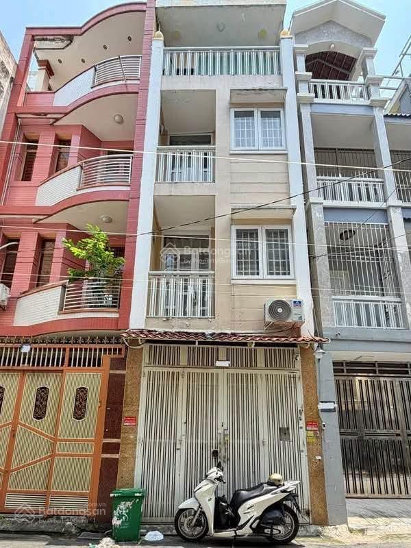 Xoay tiền bán gấp nhà lê thị hồng gấmquận 1 giá 4tỷ99 gần chợ bến thành dt 62,4m2 cho thuê 28tr/th