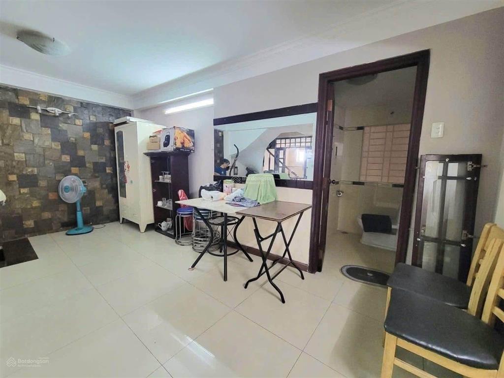 Xoay tiền bán gấp nhà lê thị hồng gấmquận 1 giá 4tỷ99 gần chợ bến thành dt 62,4m2 cho thuê 28tr/th