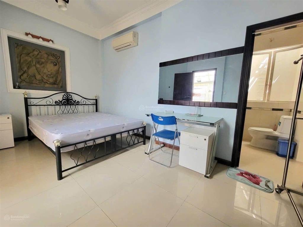 Xoay tiền bán gấp nhà lê thị hồng gấmquận 1 giá 4tỷ99 gần chợ bến thành dt 62,4m2 cho thuê 28tr/th