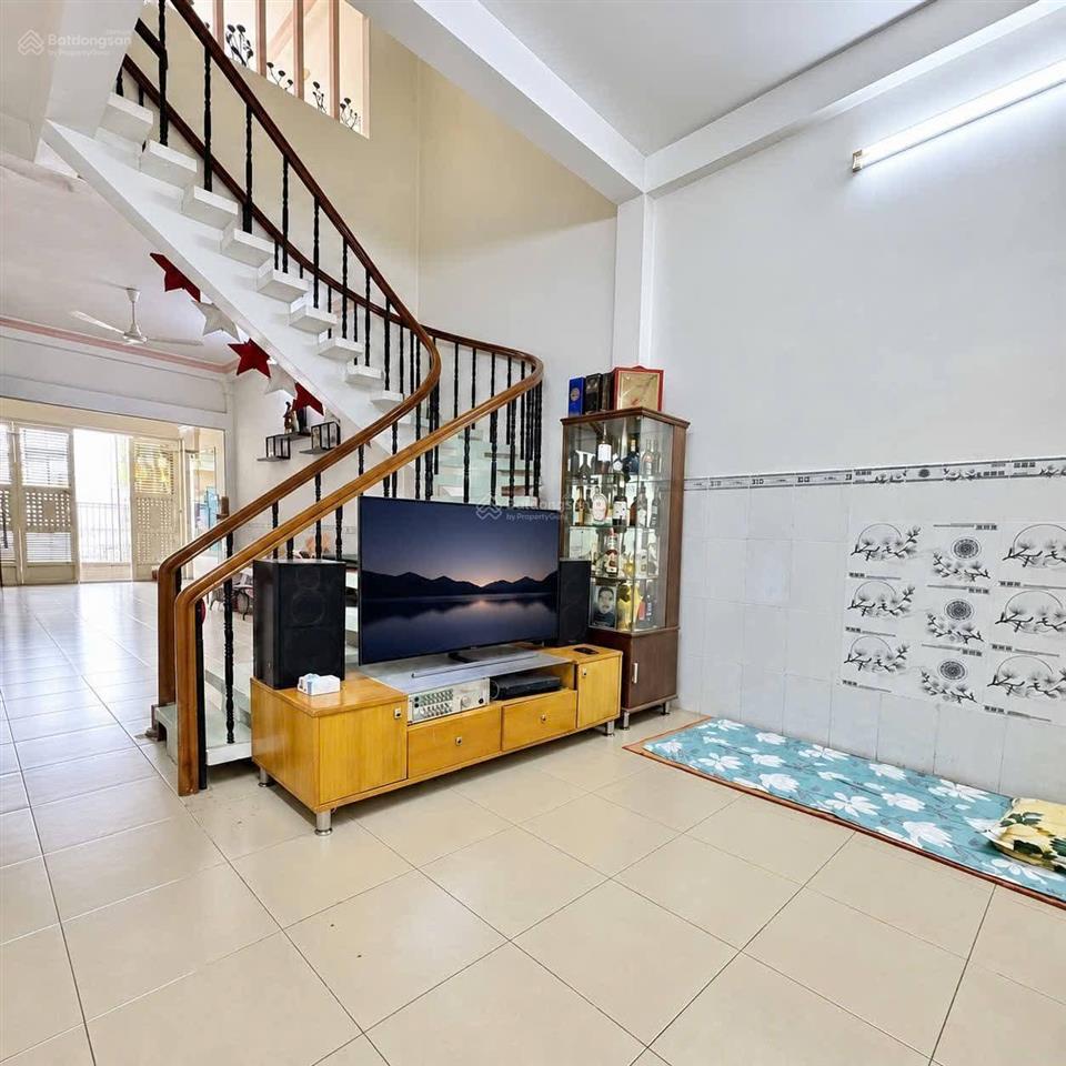 Nhà đường lớn 12m khu bàu cát 3tân bình dt 72m2 giá 3tỷ640 còn tl gần sân bay đang cho thuê 22tr