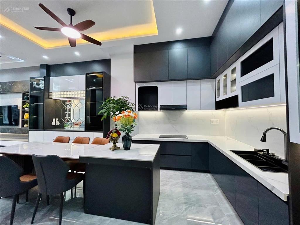 Nhà giá ngộp dt 92,9m2 giá 3tỷ85 còn tl lương định củaquận 2 cho thuê 23tr/th gần mầm non họa mi