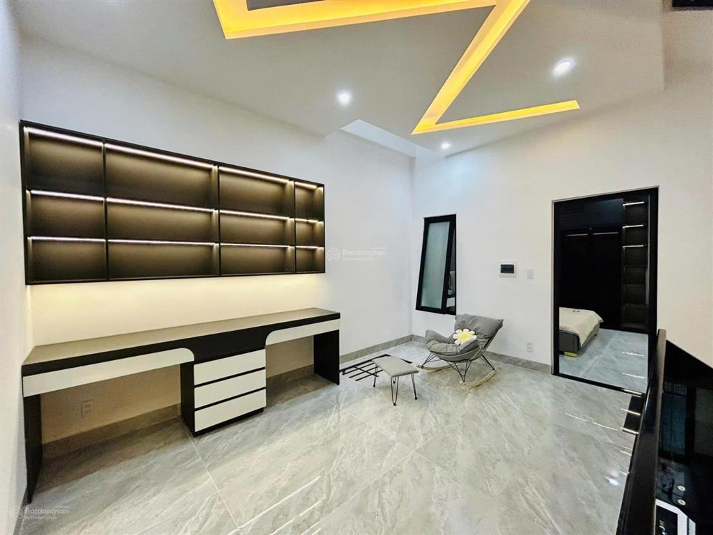 Nhà giá ngộp dt 92,9m2 giá 3tỷ85 còn tl lương định củaquận 2 cho thuê 23tr/th gần mầm non họa mi