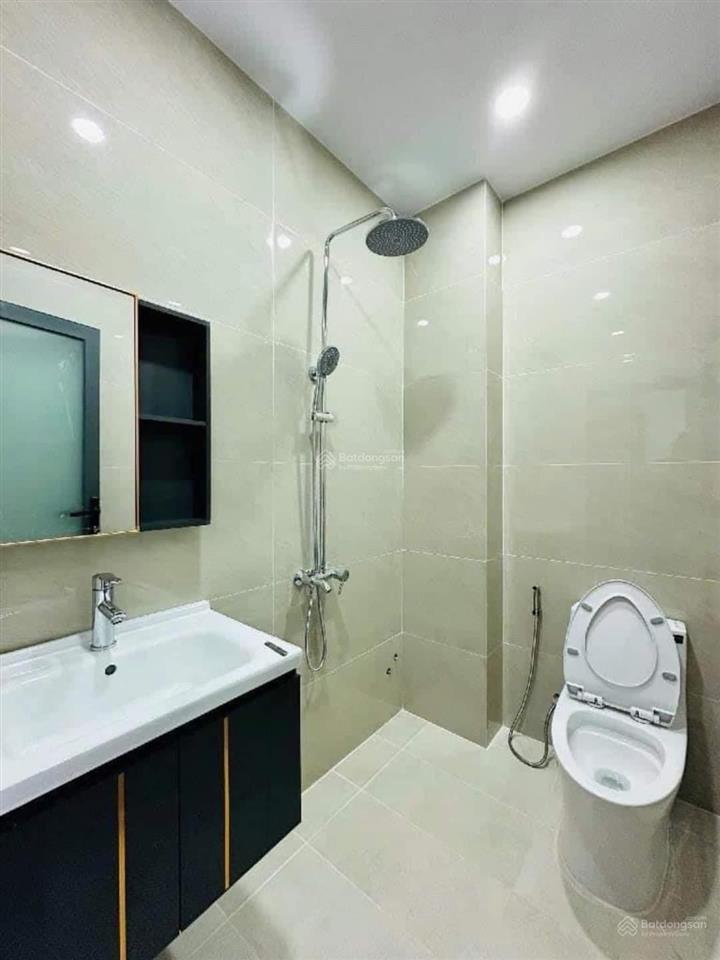 Nhà đẹp cách chợ tân định 500m, giá 4tỷ99 dt 70m2 đường đặng tấtquận 1 đang sẵn hợp đồng thuê 25tr