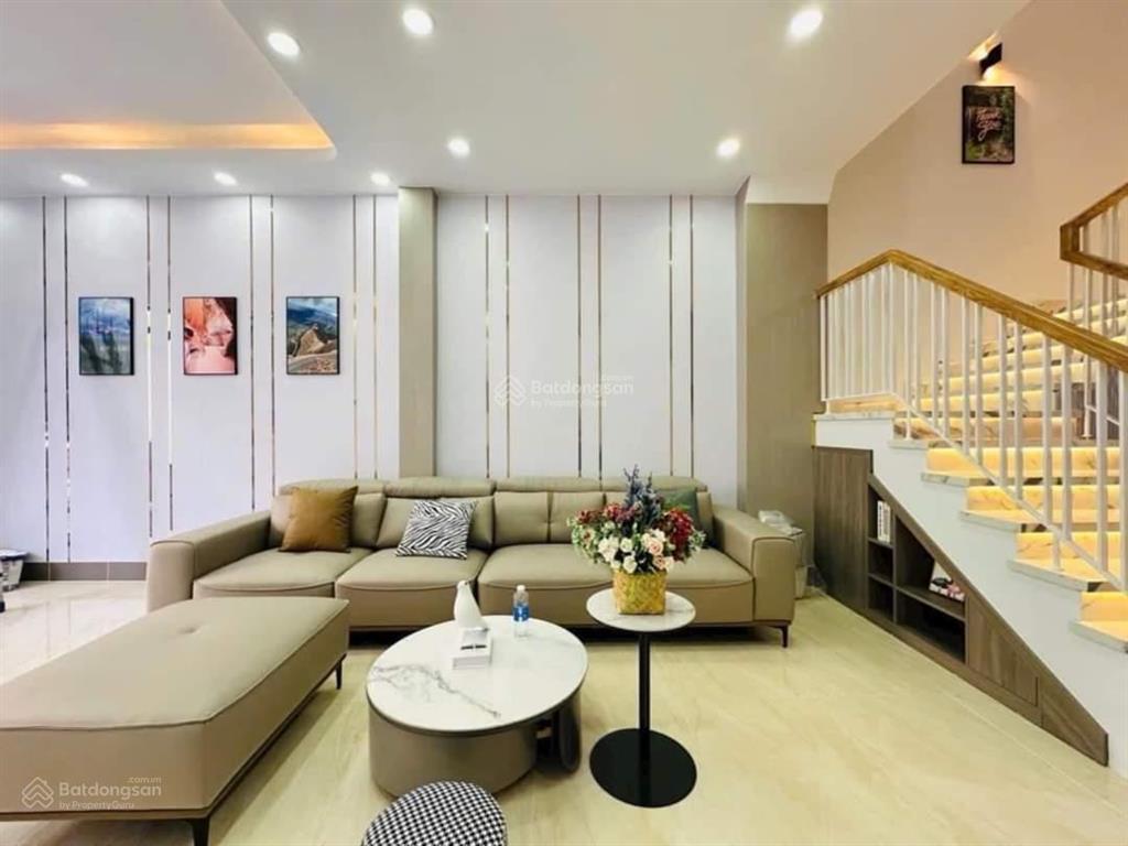 Nhà đẹp cách chợ tân định 500m, giá 4tỷ99 dt 70m2 đường đặng tấtquận 1 đang sẵn hợp đồng thuê 25tr