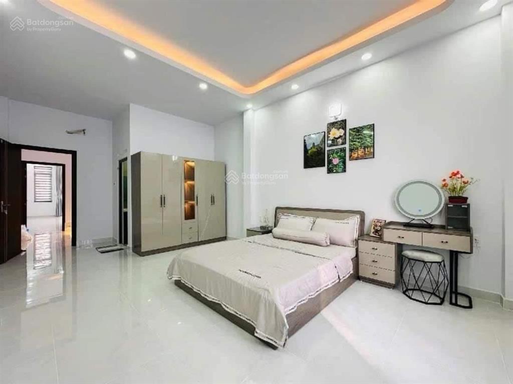 Nhà đẹp cách chợ tân định 500m, giá 4tỷ99 dt 70m2 đường đặng tấtquận 1 đang sẵn hợp đồng thuê 25tr