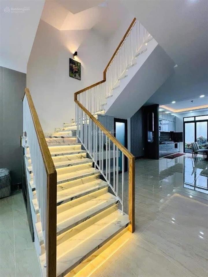 Nhà đẹp cách chợ tân định 500m, giá 4tỷ99 dt 70m2 đường đặng tấtquận 1 đang sẵn hợp đồng thuê 25tr