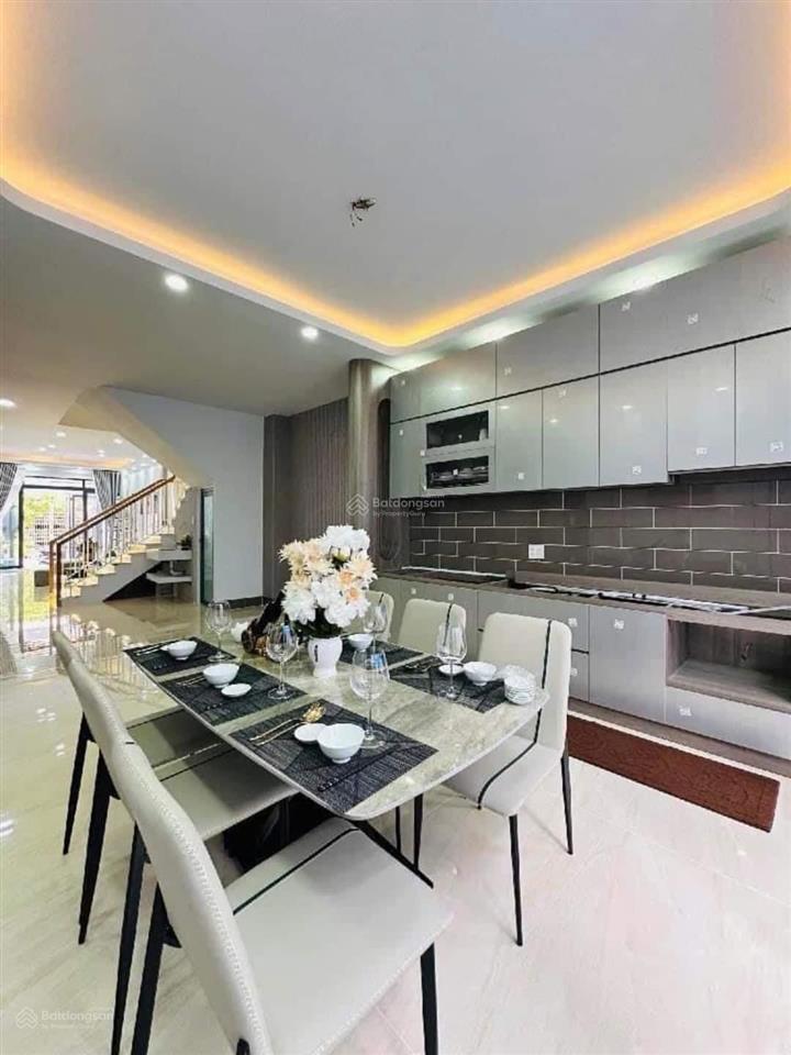 Nhà đẹp cách chợ tân định 500m, giá 4tỷ99 dt 70m2 đường đặng tấtquận 1 đang sẵn hợp đồng thuê 25tr