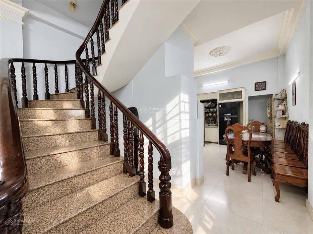 Nhà đẹp nguyễn hữu cầuquận 1 giá 4tỷ500 gần chợ tân định diện tích 72m2 đang kinh doanh 25tr/tháng