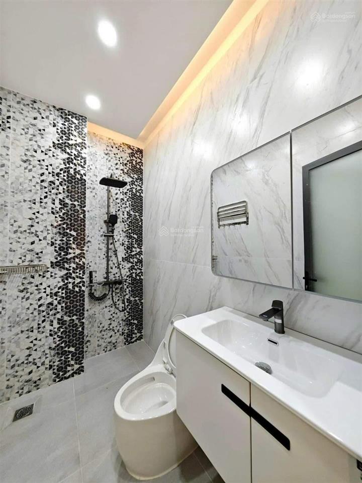Nhà có thằng máy nguyễn thị minh khaiq1 giá 4tỷ78 dt 76,8m2 gần công viên tao đàn, cho thuê 25tr