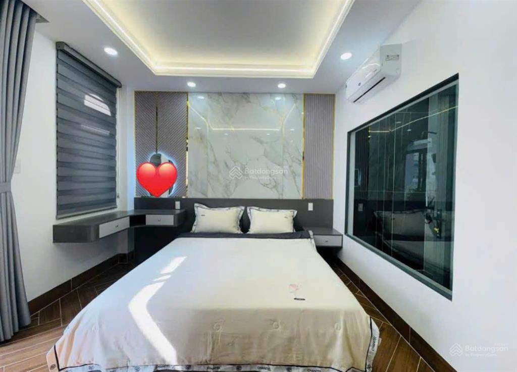 Bán nhà 2 lầu  đang cho thuê 24triệu, đường bạch đằng bình thạnh, giá 3tỷ550, gần chợ bà chiểu