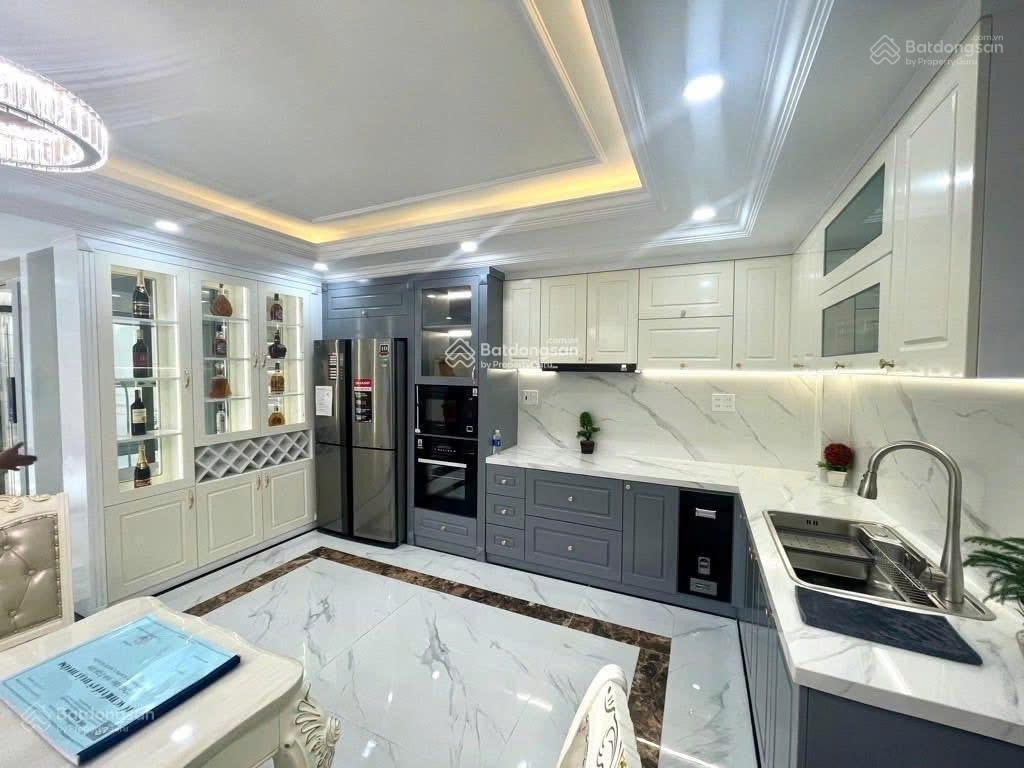 Bán nhà đi úc cho thuê 35tr. đường nguyễn thị minh khai  q.1. 98.5m2, gần thảo cầm viên