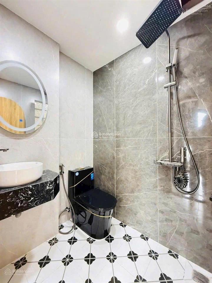 Chính chủ bán căn nhà giá 5tỷ850/92m2, đường thạch thị thanh  q.1, cho thuê 30tr, gần chợ tân định