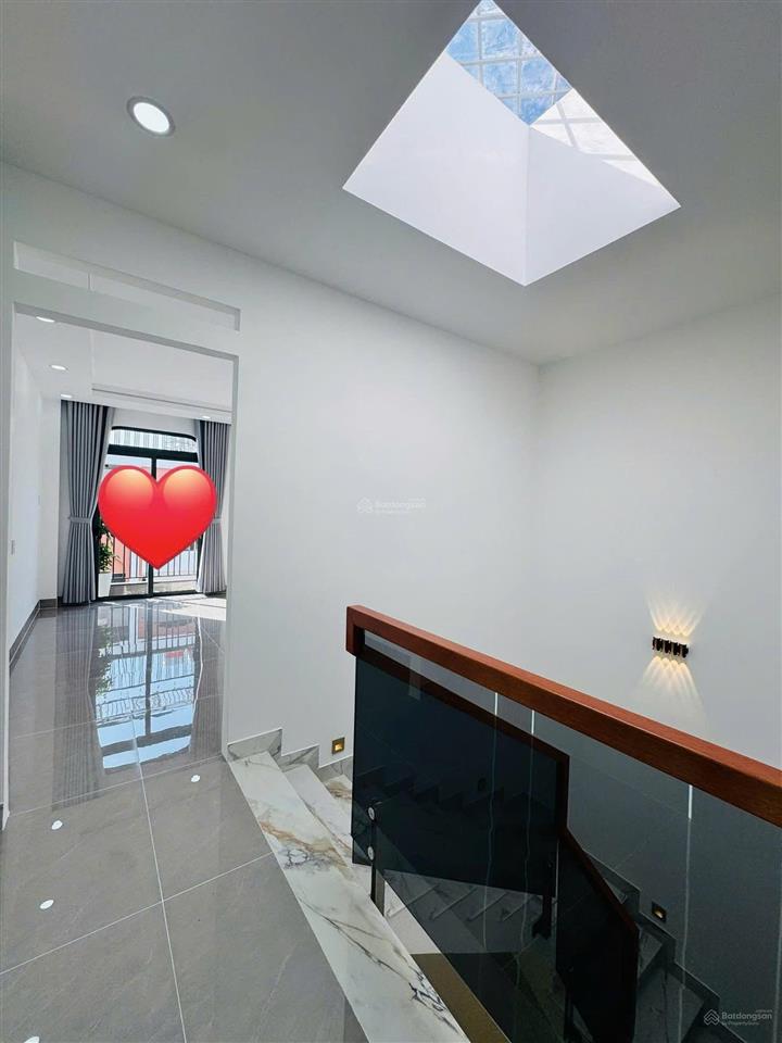 Tìm chủ cho căn nhà đang cho thuê 33tr  đường hai bà trưng  q.1, giá 5tỷ350/88m2, gần hồ con rùa