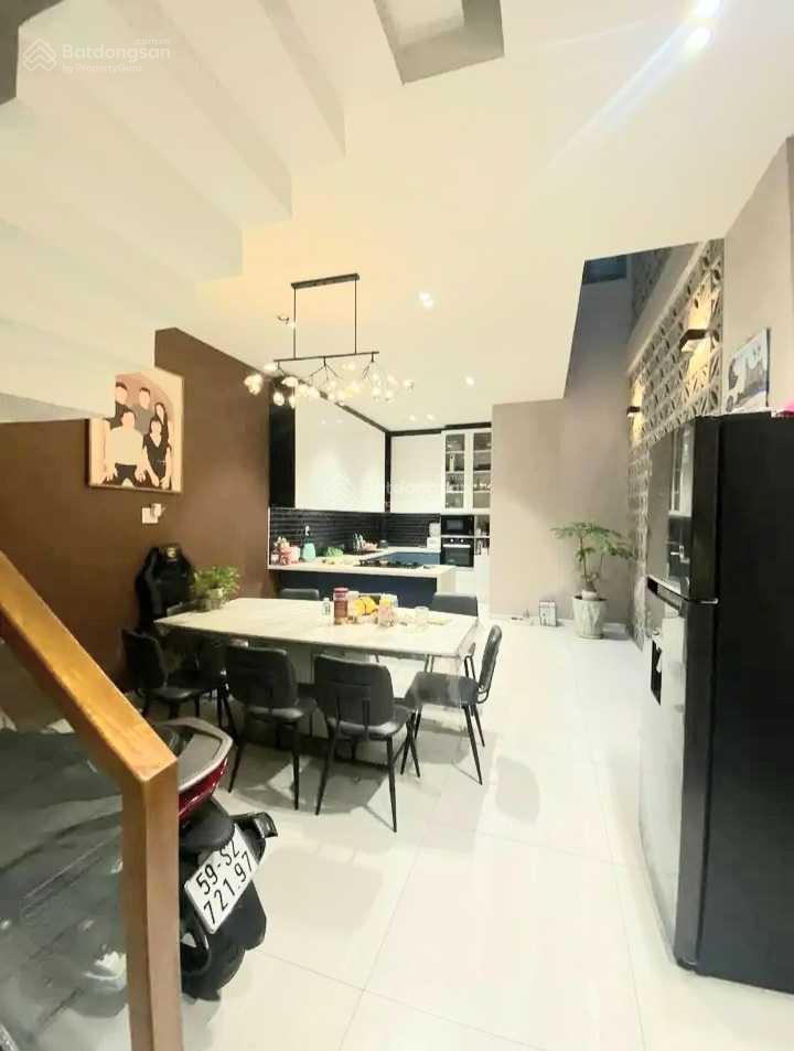 Chủ gửi bán gấp nhà cho thuê 31 triệu, đ. nguyễn văn đừng  q. 5, giá 2tỷ820/61m2, gần chợ hòa bình