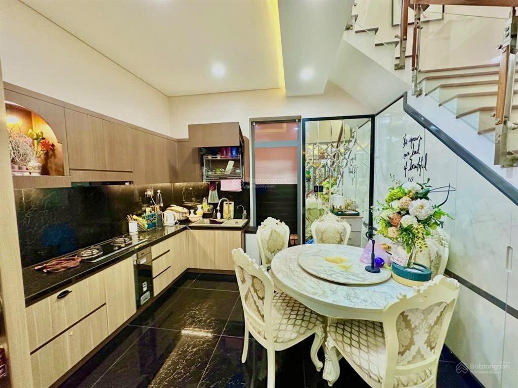 Chính chủ bán căn nhà cho thuê 30 triệu, đ. tân hải  tân bình. giá 4tỷ190/91m2, e. town cộng hòa