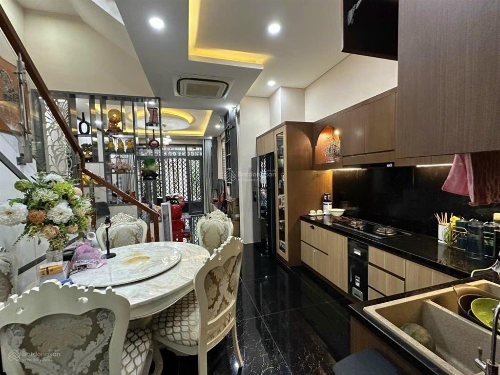 Chính chủ bán căn nhà cho thuê 30 triệu, đ. tân hải  tân bình. giá 4tỷ190/91m2, e. town cộng hòa