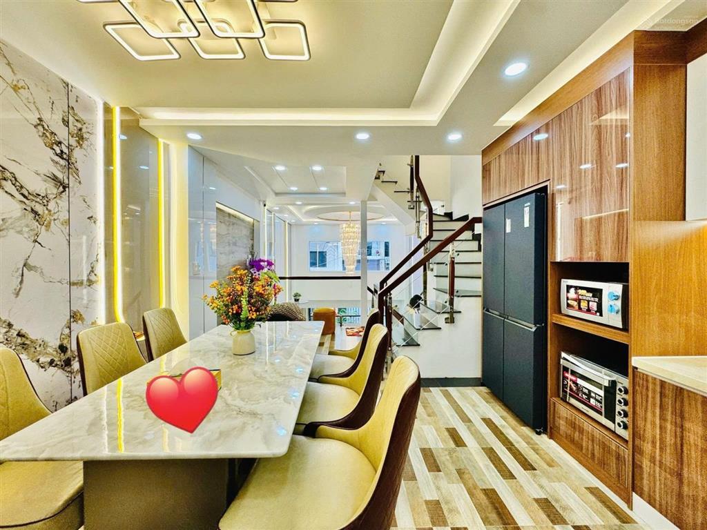 Bán nhà đang cho thuê 29triệu đường thạch thị thanh q.1, giá 4tỷ050/74m2, gần công viên lê văn tám