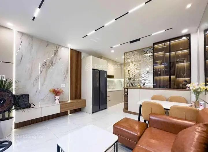 Khách cần nhà đẹp đang cho thuê 35 triệu, đ.tản viên  tân bình. giá 3tỷ050/73m2, ngay sân bay
