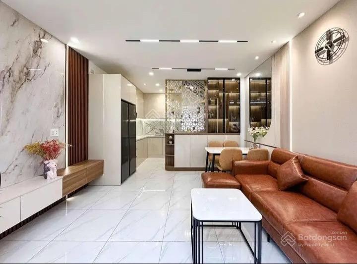 Khách cần nhà đẹp đang cho thuê 35 triệu, đ.tản viên  tân bình. giá 3tỷ050/73m2, ngay sân bay