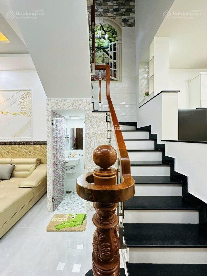 Bán nhà đường ô tô gò công  quận 5, đang cho thuê 22 triệu. giá 2tỷ990/68,1m2, gần chợ kim biên