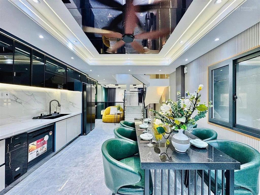 Nhà ngộp nguyễn đình chiểu  quận 1. 92,6m2, đang cho thuê 30 triệu. gần thảo cầm viên