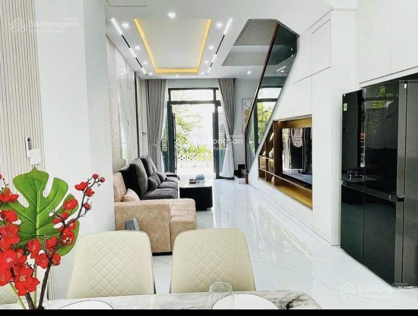 Nhà cho thuê 23 triệu ngay ngô quyền  quận 10. giá 3tỷ170/73,9m2. gần bệnh viện phạm ngọc thạch