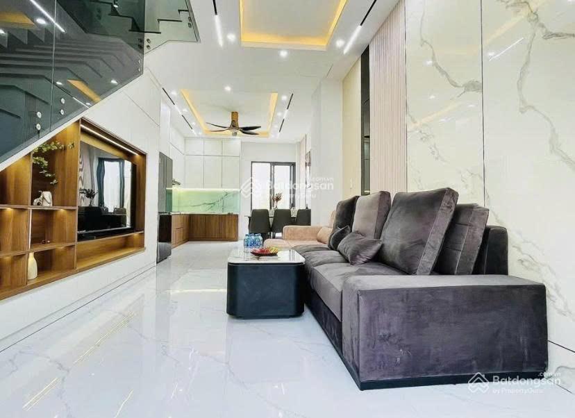 Nhà cho thuê 23 triệu ngay ngô quyền  quận 10. giá 3tỷ170/73,9m2. gần bệnh viện phạm ngọc thạch