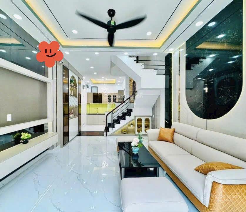 Chính bán nhà bùi thị xuân tân bình. giá 2tỷ990/68,5m2, cho thuê 20triệu.gần vòng xoay lăng cha cả