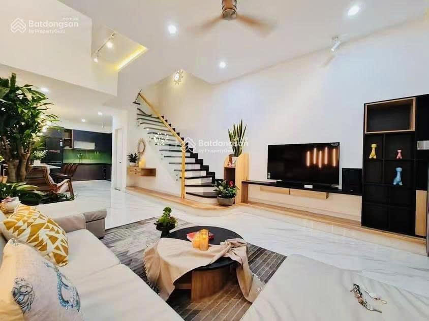 Chú út bán nhà nguyễn văn mai  quận 3. giá 3tỷ990/74.9m2 đang cho thuê 20triệu. gần chợ tân định