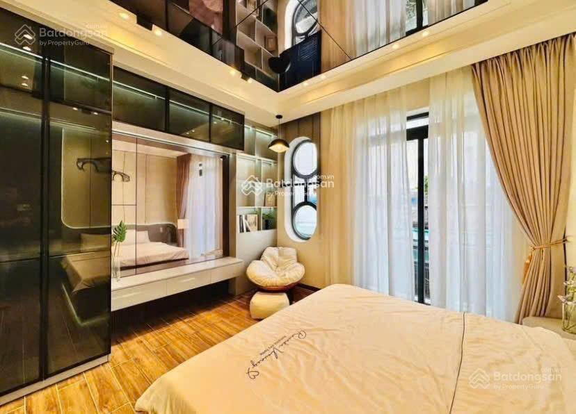 Bán nhà 3tầng ngay phan kế bính  quận 1. giá 4tỷ050/73,2m2, cho thuê 25triệu. gần đại học kinh tế