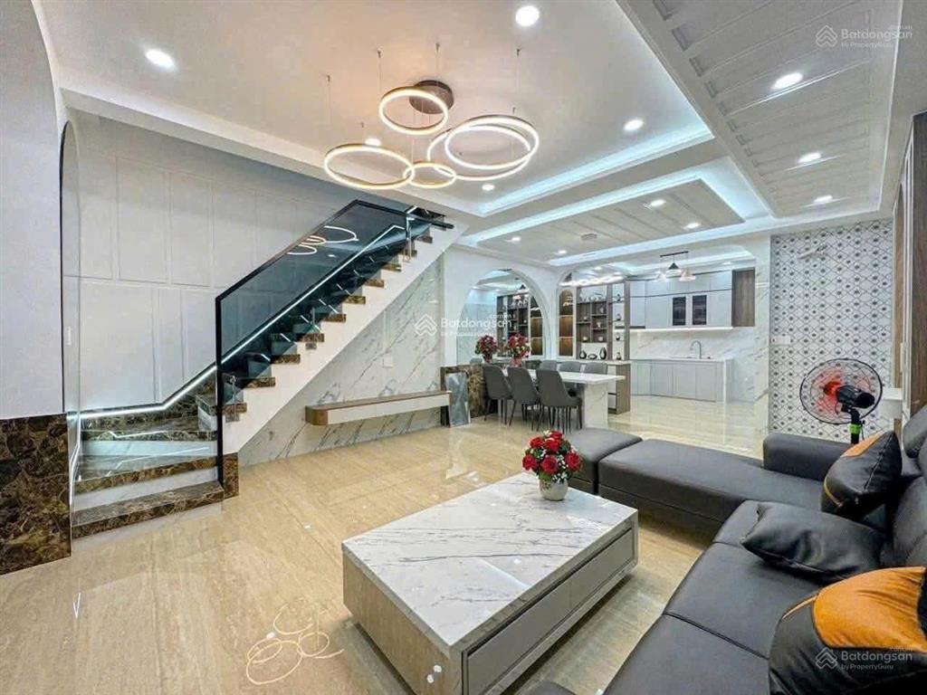 Siêu phẩm nhà cô giang  phú nhuận. giá 3 tỷ 250/72,8m2, đang cho thuê 23 triệu. gần chợ phú nhuận