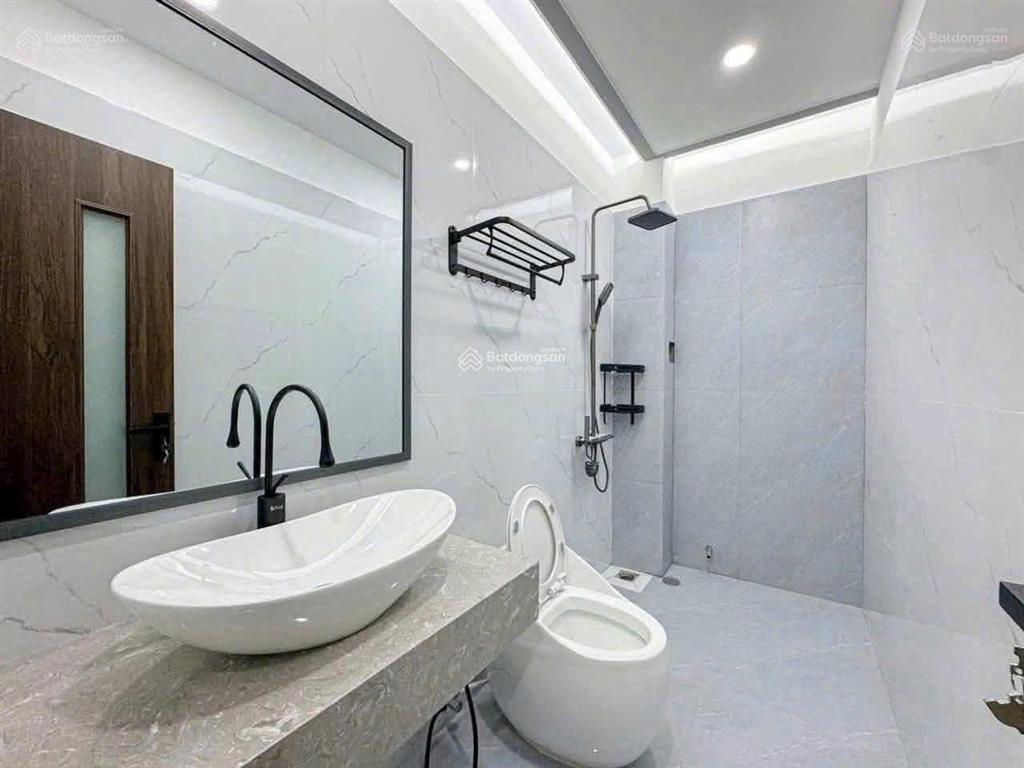Siêu phẩm nhà cô giang  phú nhuận. giá 3 tỷ 250/72,8m2, đang cho thuê 23 triệu. gần chợ phú nhuận