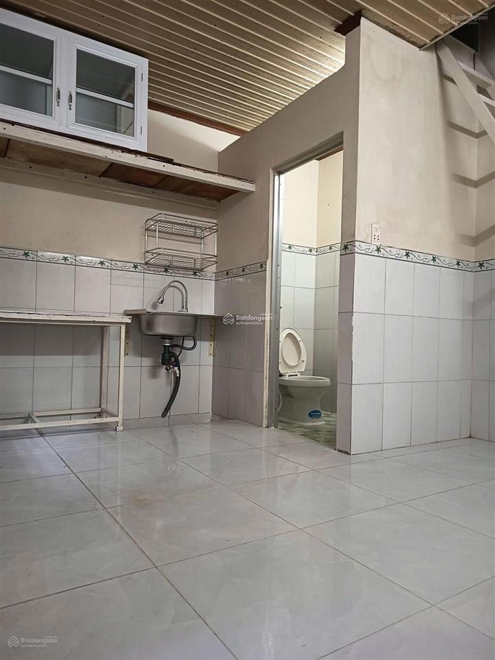 Bán dãy 8 phòng trọ ngay linh xuân q.9. giá 5tỷ900/120m2, đang cho thuê 29tr. ngay đh kinh tế luật