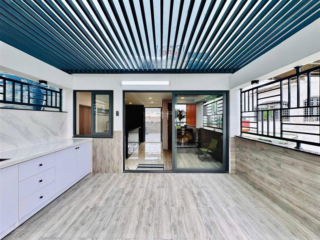 Bán gấp nhà đường lý văn phức, phường tân định q1. giá 5tỷ1/91,8m2 gần chợ tân định. cho thuê 38tr