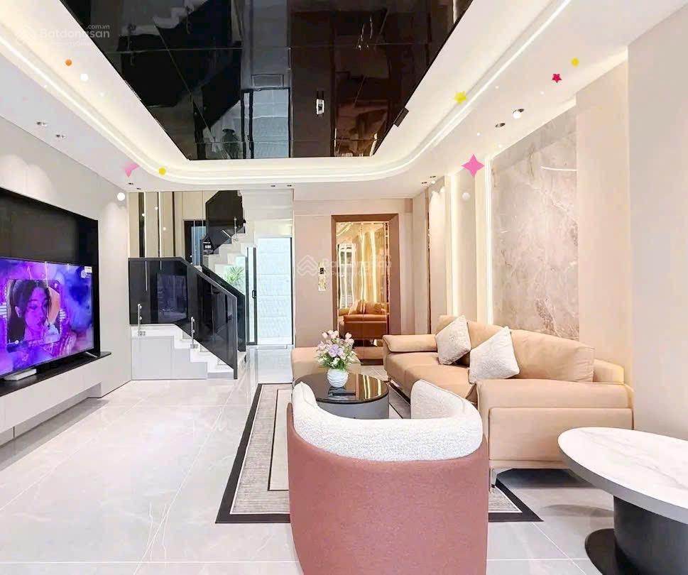 Bán nhà chính chủ đường nguyễn văn thủ quận 1. giá 4tỷ9/95,4m2 thông điện biên phủ. cho thuê 35tr