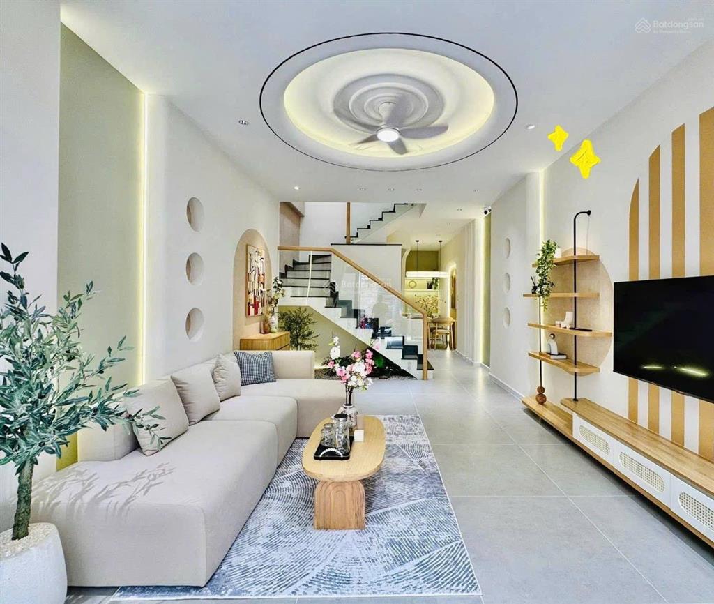 Chính chủ bán nhà đường tôn đản p8 q4. giá 3tỷ1/70,9m2 gần bách hoá xanh. đang cho thuê 20tr/th