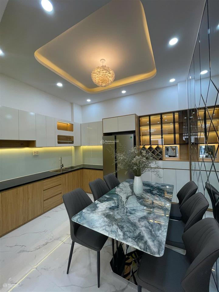 Bán nhà đường lớn nguyễn xiển  quận 9. giá 2tỷ650/71,3m2 gần vinhome. đang cho thuê 18tr/th sổ sẵn