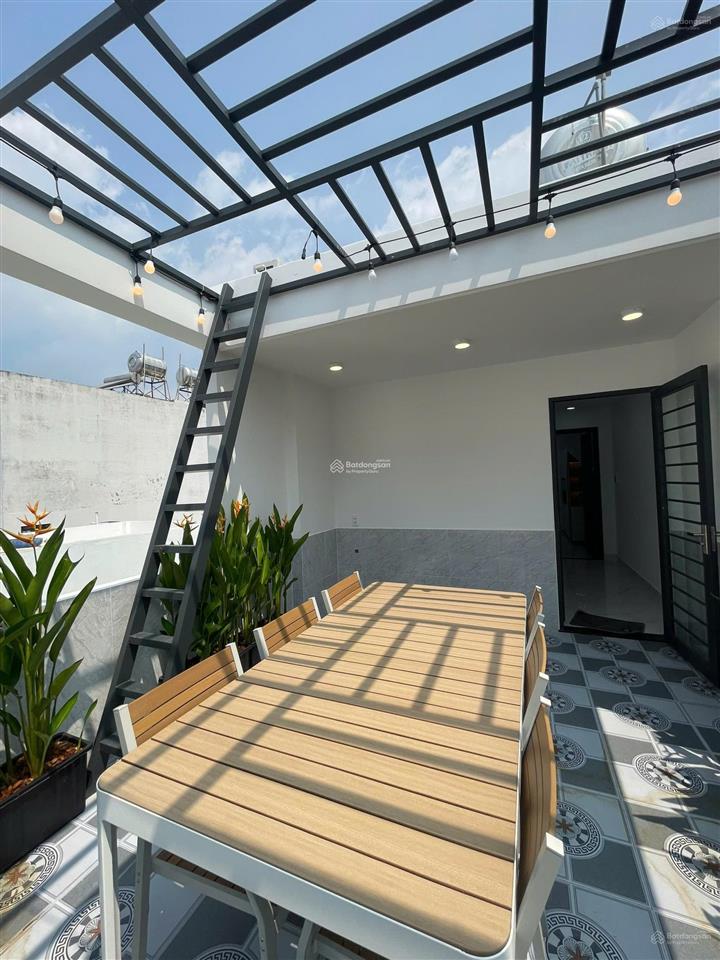 Bán nhà đường lớn nguyễn xiển  quận 9. giá 2tỷ650/71,3m2 gần vinhome. đang cho thuê 18tr/th sổ sẵn