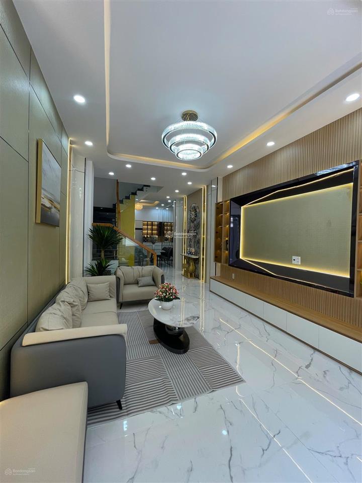 Bán nhà đường lớn nguyễn xiển  quận 9. giá 2tỷ650/71,3m2 gần vinhome. đang cho thuê 18tr/th sổ sẵn