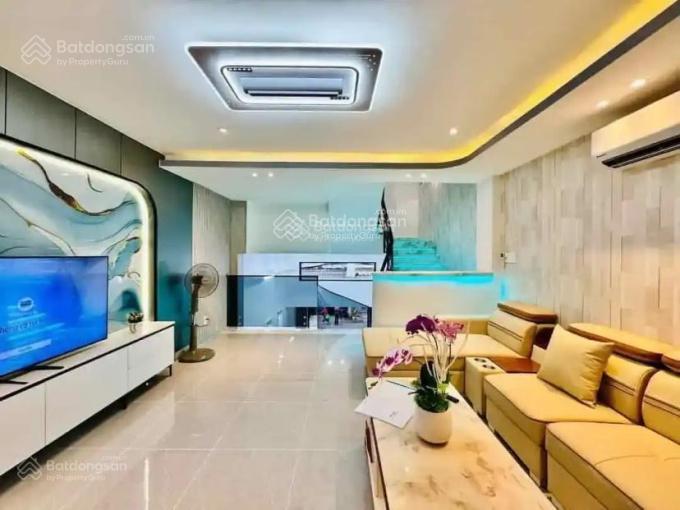 Bán nhà đường nguyễn văn nguyễn  quận 1. giá 4tỷ3/84m2 gần trường đh văn lang. cho thuê 28tr/th