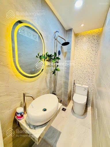 Bán gấp nhà đang cho thuê 18tr/tháng lý thường kiệt p14 q10. giá 2tỷ8/71,1m2 gần đại học bách khoa