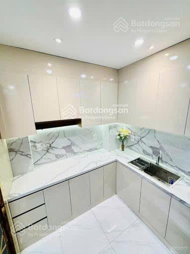 Bán gấp nhà đang cho thuê 18tr/tháng lý thường kiệt p14 q10. giá 2tỷ8/71,1m2 gần đại học bách khoa
