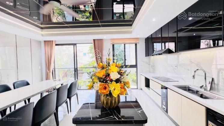 Bán nhà đường nguyễn văn nguyễn  quận 1. giá 5tỷ050/105,4m2 gần trường đh văn lang. cho thuê 55tr