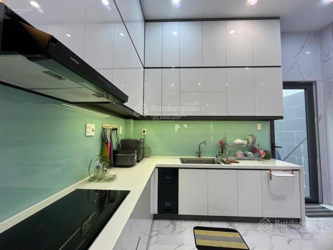 Kẹt tiền bán gấp nhà đường trương quyền  q3. giá 3tỷ8/80,2m1 gần chợ tân định. đang cho thuê 26tr