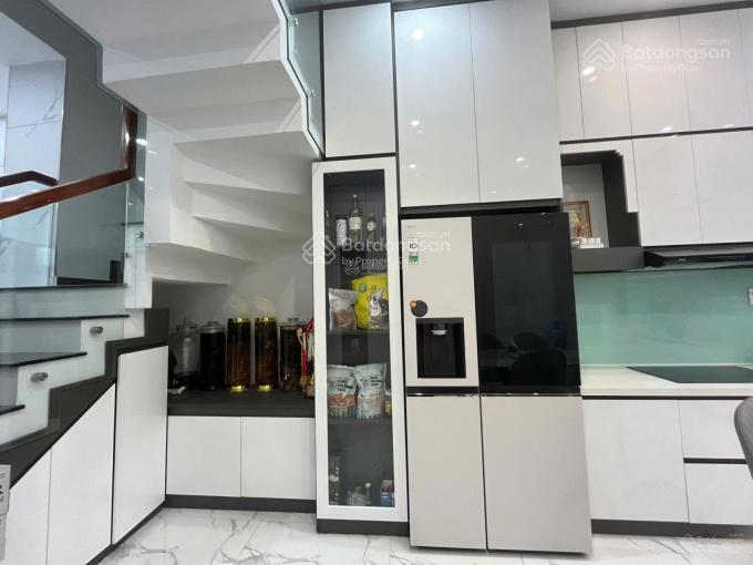 Kẹt tiền bán gấp nhà đường trương quyền  q3. giá 3tỷ8/80,2m1 gần chợ tân định. đang cho thuê 26tr