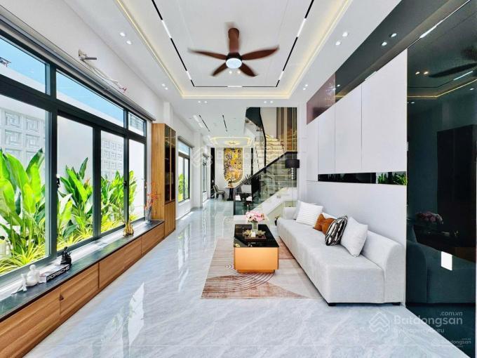 Bán nhà chính chủ đường nguyễn văn thủ  quận 1. giá 6tỷ2/73,4m2 thông điện biên phủ. cho thuê 45tr