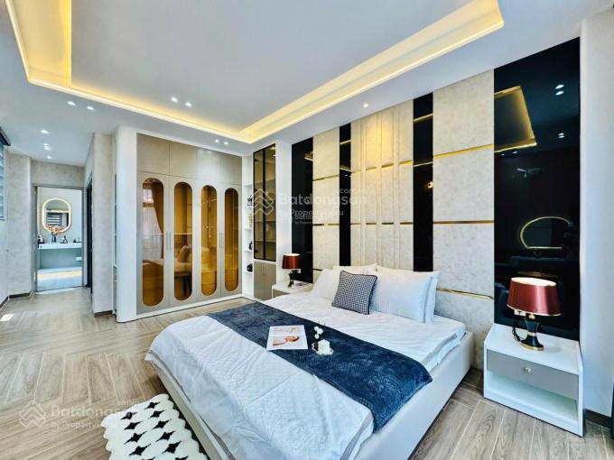 Bán nhà chính chủ đường nguyễn văn thủ  quận 1. giá 6tỷ2/73,4m2 thông điện biên phủ. cho thuê 45tr