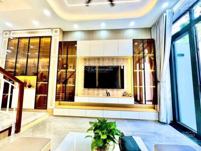 Bán gấp nhà đường nguyễn thượng hiền p5 q3. 80,6m2 gần chợ vườn chuối. đang cho thuê 28tr