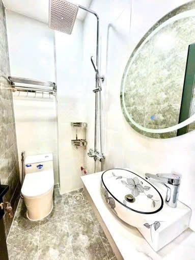 Bán gấp nhà đường nguyễn thượng hiền p5 q3. 80,6m2 gần chợ vườn chuối. đang cho thuê 28tr